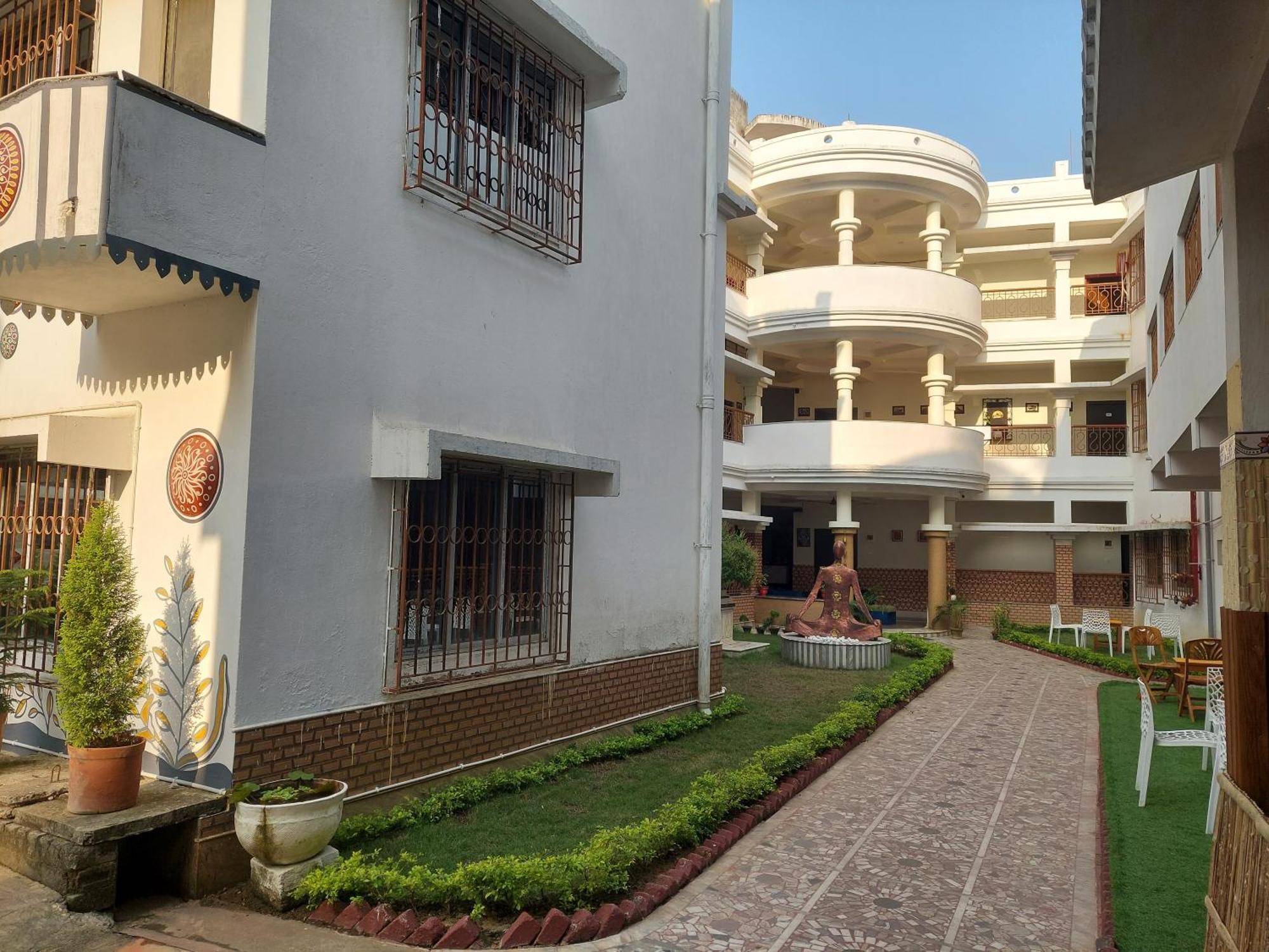 Hotel Kolam Shānti Niketan Exteriér fotografie
