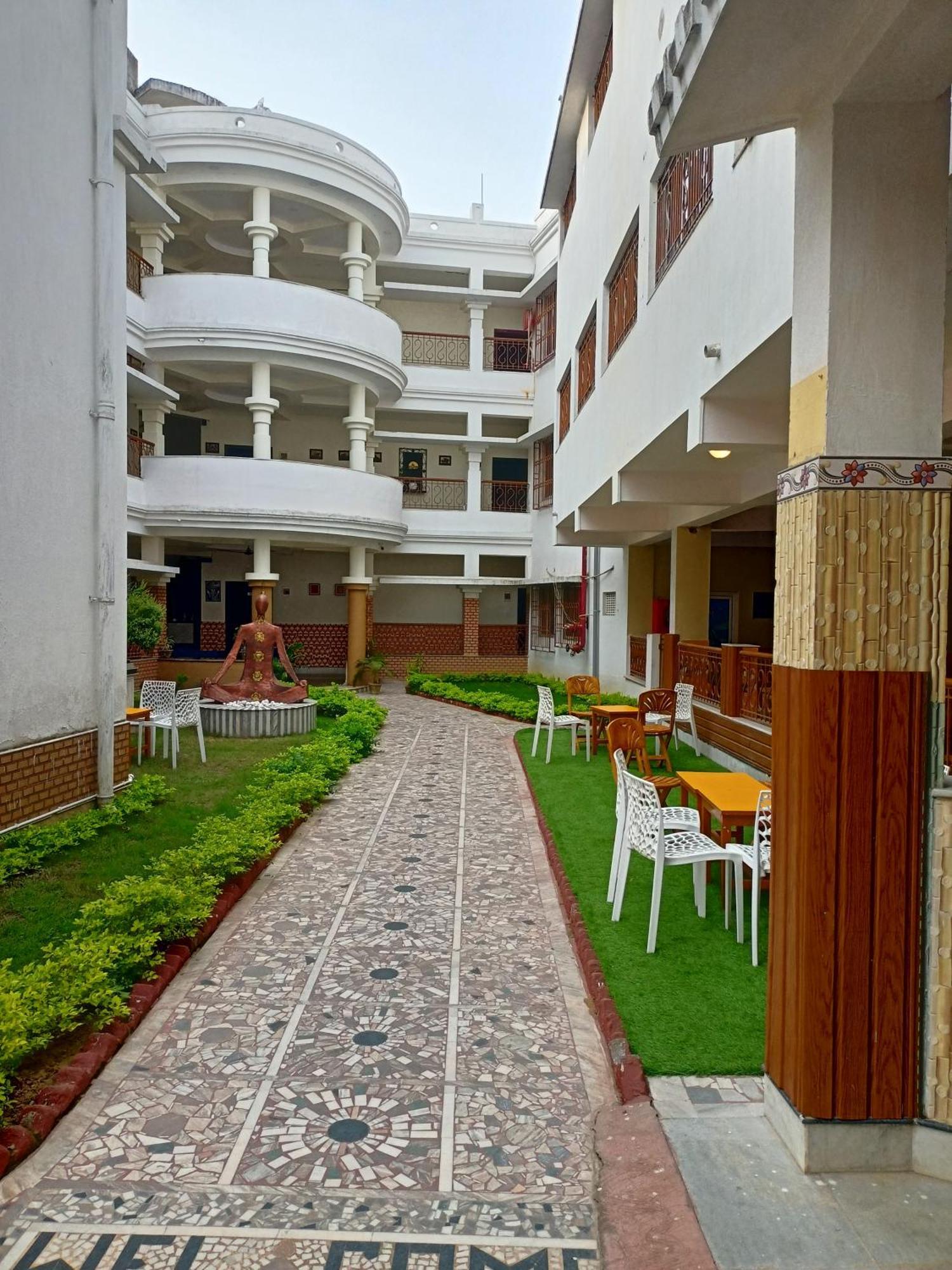 Hotel Kolam Shānti Niketan Exteriér fotografie